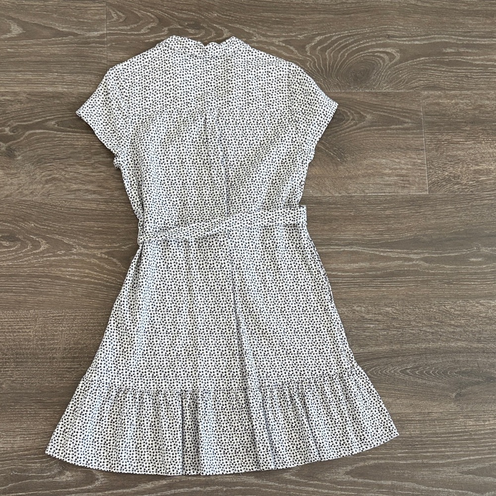 Banana Republic White Dress with Black Dot Print and Tie Waist - Picture 4 of 4